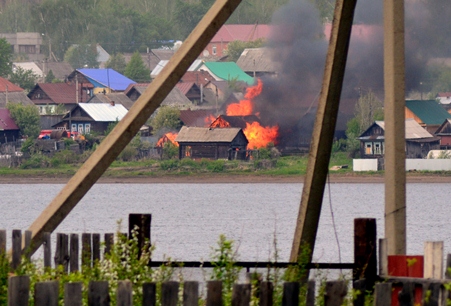 Пожарные спасли от огня дом на 1 млн рублей