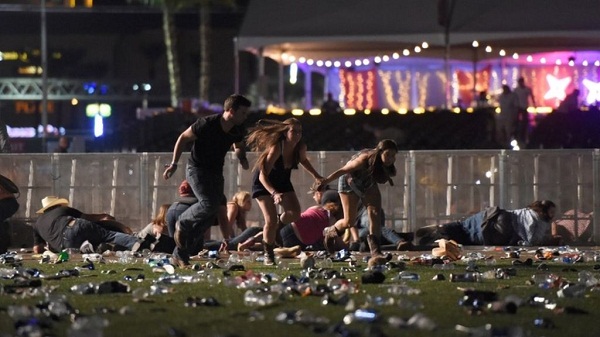 Американец убил 50 и ранил 406 посетителей музыкального фестиваля