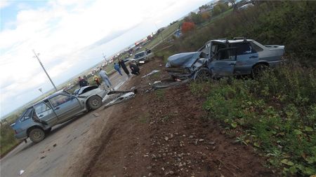 Водитель-нарушитель погибла в аварии в Кезу