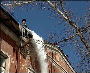 Ижевчане, осторожно: угроза схода снега с крыш