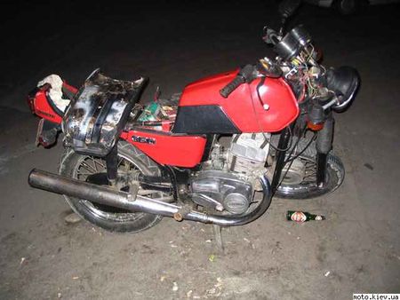 Водитель мотоцикла вылетел из седла на трассе в Удмуртии