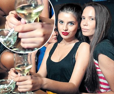 «Мисс Россия-2013» призналась в любви к вину и шампанскому 