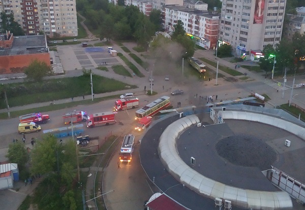В Ижевске потушили пожар на на крытом рынке на улице Школьной