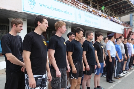 Ижевчане отмечают День физкультурника на стадионе «Динамо»