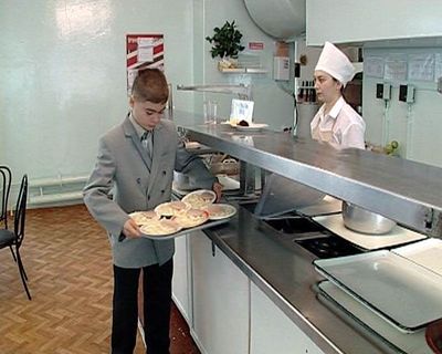 Обеды в школьных столовых Удмуртии будут продаваться по пластиковым картам