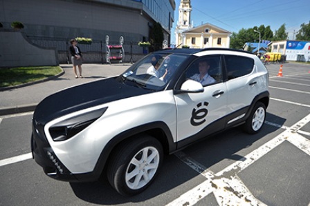 Жириновскому подарили «ё-мобиль»
