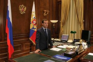 Видео: Медведев похвалил Обаму за ответственный подход
