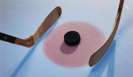 Ижевские хоккеисты потерпели поражение с минимальным счетом