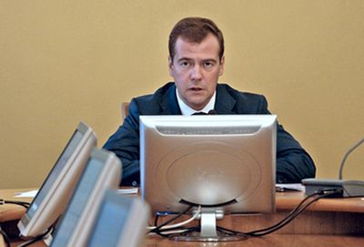 Симпатичная студентка призналась в любви Медведеву на экзамене