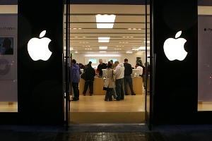 Впервые в России открываются два магазина Apple