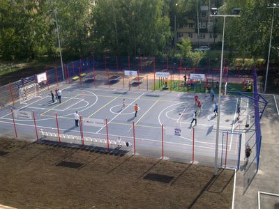 Нефтяники построили спортивную площадку в Ижевске