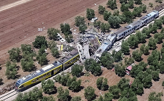 Десятки людей погибли в лобовом столкновении поездов в Италии