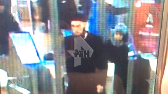 Лицо предполагаемого террориста, устроившего взрыв в питерском метро, попало на видео