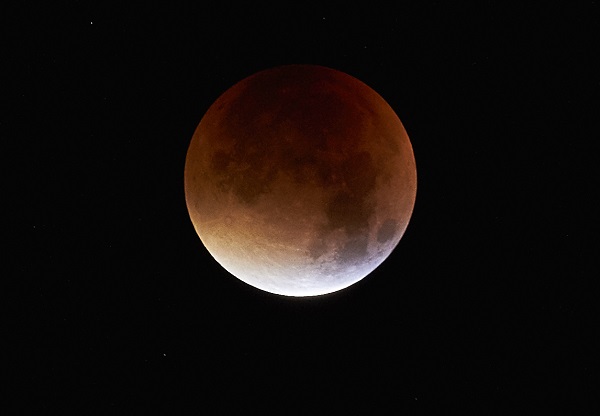 Сегодня жители Удмуртии смогут наблюдать суперлуние и затмение Луны