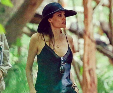 Анджелина Джоли впервые после операции обнажила грудь
