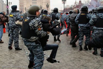 Манежная площадь в Москве оцеплена милиционерами