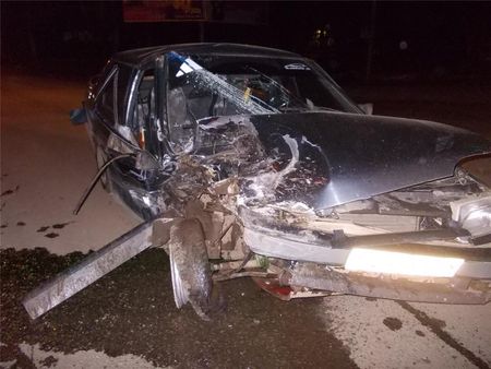 Пьяный водитель врезался в стоящую иномарку  в Воткинском районе