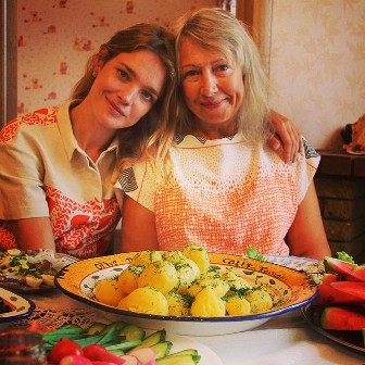 Наталья Водянова: «Моя мама торгует пирожками не из-за нужды, а чтобы не сидеть дома»