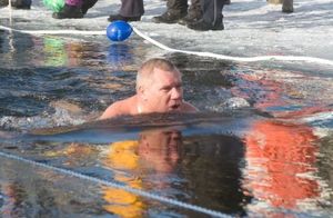 В Воткинском пруду в выходные открыли сезон купания