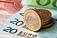 Официальный курс евро превысил порог в 70 рублей