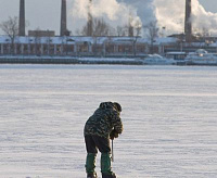 Спасатели предупредили о появлении трещин и промоин на льду ижевского пруда