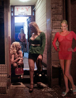 На фотожабе настину фигуру приклеили к снимку тайских проституток