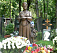 «Бурановские бабушки»  возложили ромашки к памятнику Людмилы Зыкиной