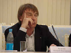 Задумчивый Валерий Бузилов, председатель Совета директоров АСПЭК