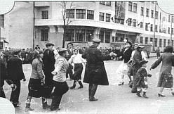 Гуляния в Ижевске в честь 9 мая 1945 года