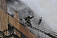 Из горящего дома спасли 15 человек в Сарапуле 