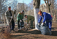 120 грузовиков мусора вывезено из ижевских дворов