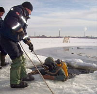 Течь в водоводе под ижевским прудом устранили ижевские водолазы 