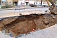 Коммунальщики Ижевска выкопали огромную яму на дороге