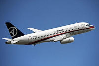 Российский супер-самолет Superjet-100 исчез в небе 