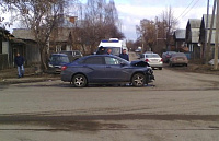 В Сарапуле водитель иномарки получил травмы в столкновении двух автомобилей