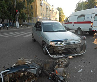 Скутерист попал в больницу после аварии в Глазове