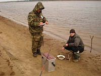 Лодку с тремя рыбаками спасли на Воткинском водохранилище