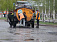 Сарапульские дорожники укладывают асфальт под дождем