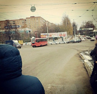 Движение в сторону городка Металлургов затруднено из-за съехавшего с рельс трамвая