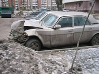 В Ижевске водитель «Волги» проигнорировал «красный» и въехал  в иномарку