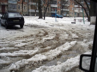 На дорогах в Ижевске  снежные заносы