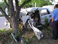 Водитель иномарки погиб в результате наезда на дерево в Глазове 