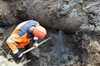 Водопровод прорвало на 10 лет Октября в Ижевске