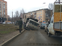 В Ижевске "КамАЗ" провалился под асфальт