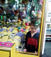 Четырехлетний мальчик из Британии застрял в автомате с игрушками