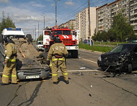 «Тойота» в Ижевске врезалась в «Хендай» и перевернулась