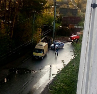 В Ижевске Рено перевернулся после встречи со столбом