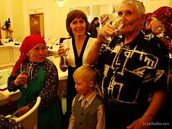 Наталья Пугачева с мужем, младшей дочерью и внуком