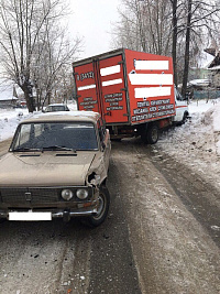 Столкновение Газели и Жигулей в Ижевске спровоцировало роды у кошки