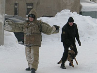 Служебные собаки помогли милиционерам воспитать мужество в ижевских школьниках